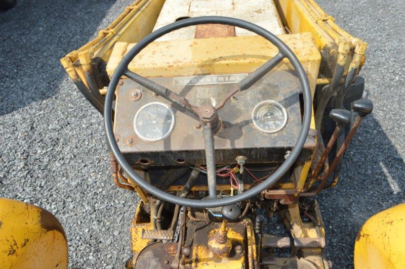 IH 3414 w/ 3pt, open station, 4sp w/ hi/low, loader, 6' bucket, 16.9-24 rear rubber