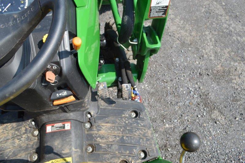 '16 JD 1025R w/ H120 loader, 57 hrs, 4wd, 540 pto, 3 cylinder diesel engine, extra lighting package,