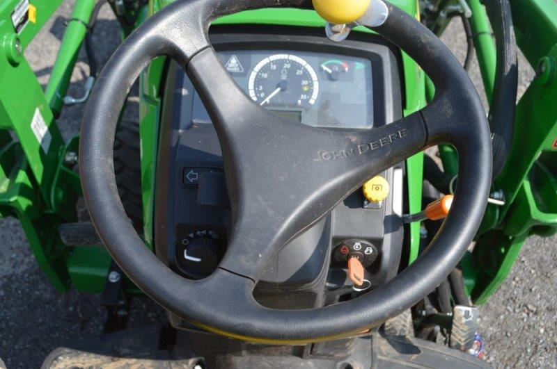 '16 JD 1025R w/ H120 loader, 57 hrs, 4wd, 540 pto, 3 cylinder diesel engine, extra lighting package,