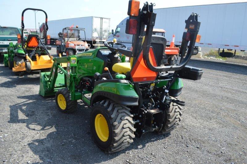 '16 JD 1025R w/ H120 loader, 57 hrs, 4wd, 540 pto, 3 cylinder diesel engine, extra lighting package,