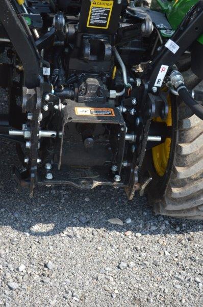 '16 JD 1025R w/ H120 loader, 57 hrs, 4wd, 540 pto, 3 cylinder diesel engine, extra lighting package,