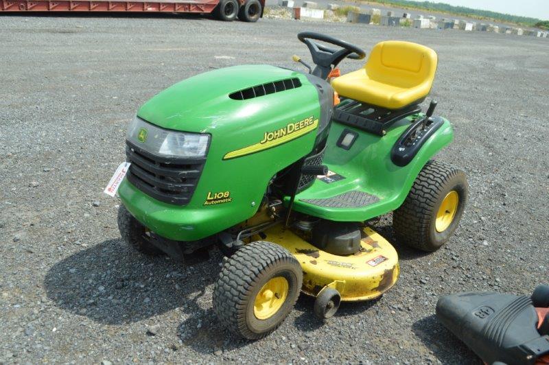 JD L108 automatic w/ 42'' deck, gas