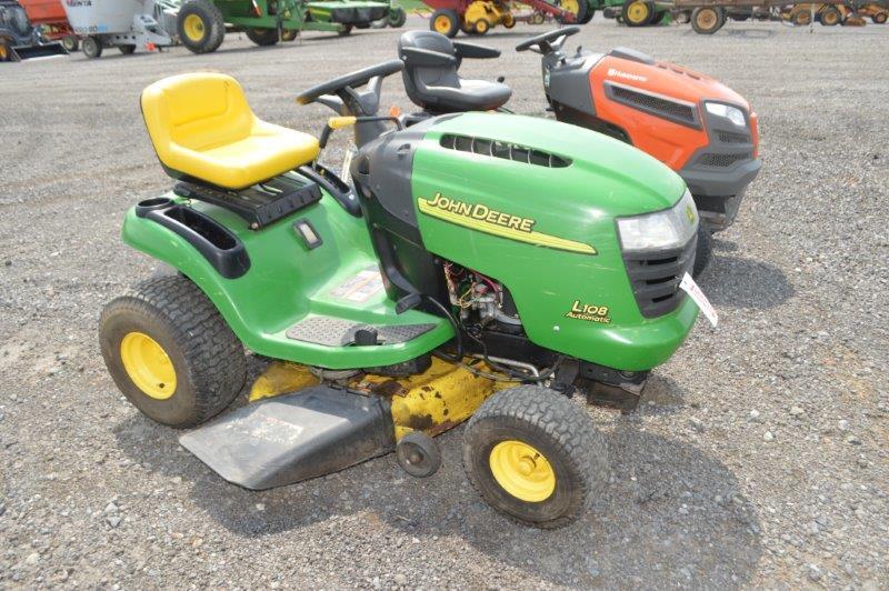 JD L108 automatic w/ 42'' deck, gas