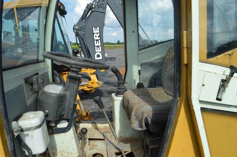 Synergy SWM608 wheel loader w/ 110 hrs, quick att, selling w/ 40'' forks, serial# 2230
