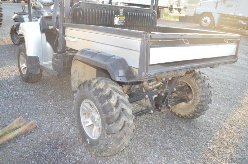 '09 JD 620I Special Edition gator, 4wd, 684 hrs, manual dumping bed, lights