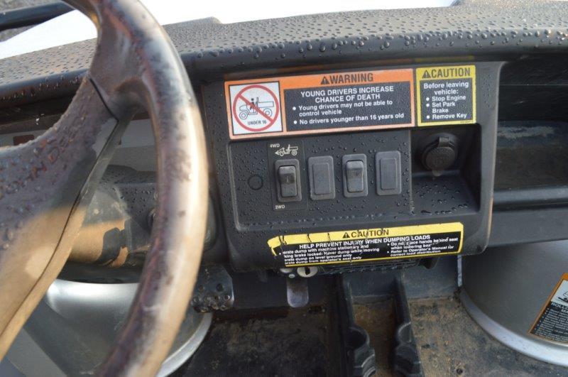 '09 JD 620I Special Edition gator, 4wd, 684 hrs, manual dumping bed, lights