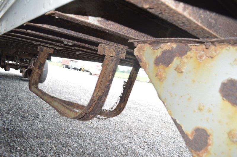 '87 trailmobile enclosed utility trailer (no title)