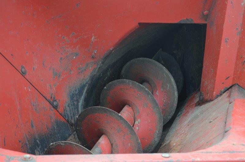 NH F62B forage blower