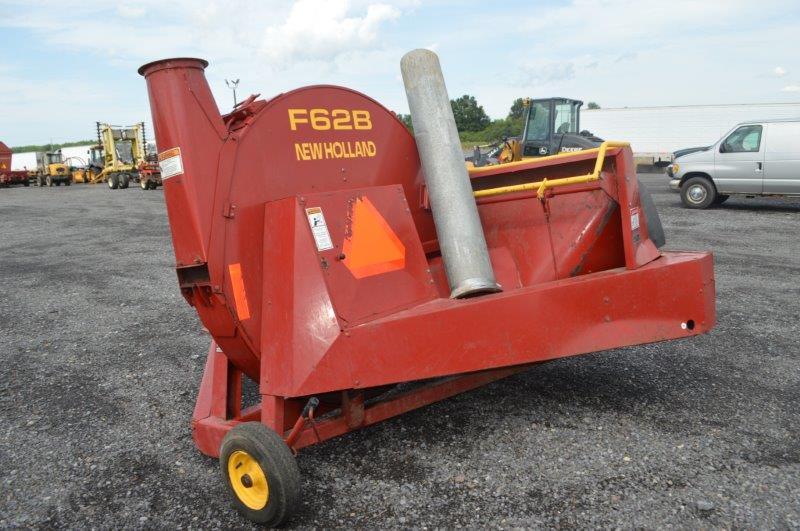 NH F62B forage blower