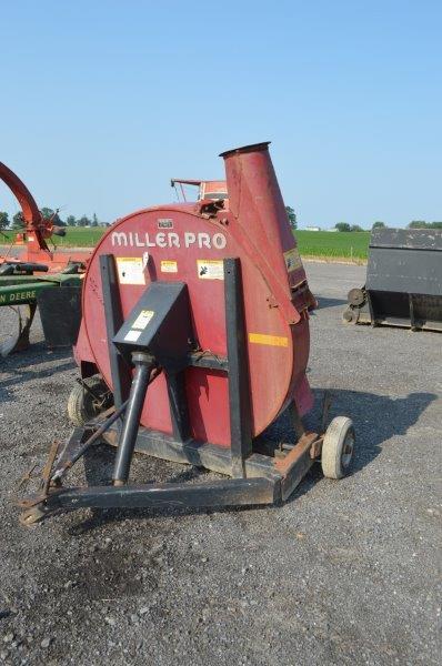 Miller Pro 1060 forage chopper w/ new trough