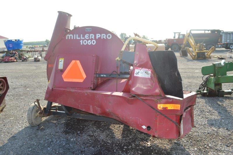 Miller Pro 1060 forage chopper w/ new trough