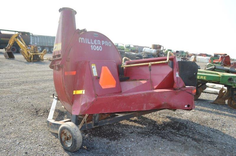 Miller Pro 1060 forage chopper w/ new trough