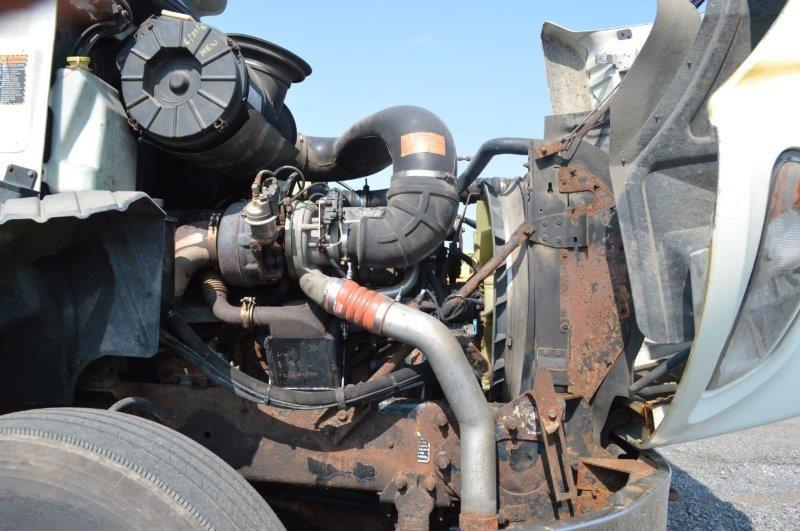 '04 Mack Vision CX613 semi tractor w/ 357,025 miles, Eaton Fuller 10 speed trans, 427 Mack motor, VI
