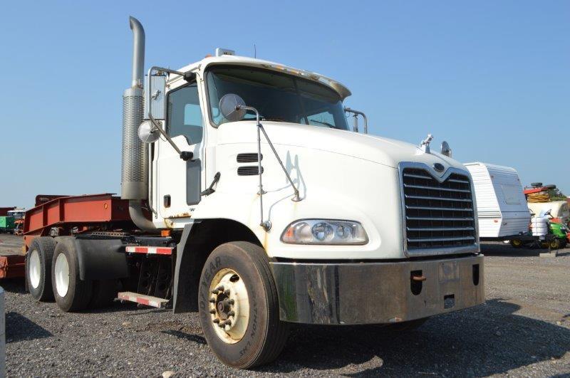 '04 Mack Vision CX613 semi tractor w/ 357,025 miles, Eaton Fuller 10 speed trans, 427 Mack motor, VI