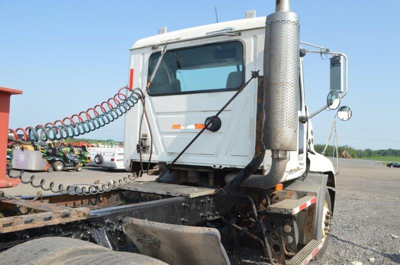 '04 Mack Vision CX613 semi tractor w/ 357,025 miles, Eaton Fuller 10 speed trans, 427 Mack motor, VI