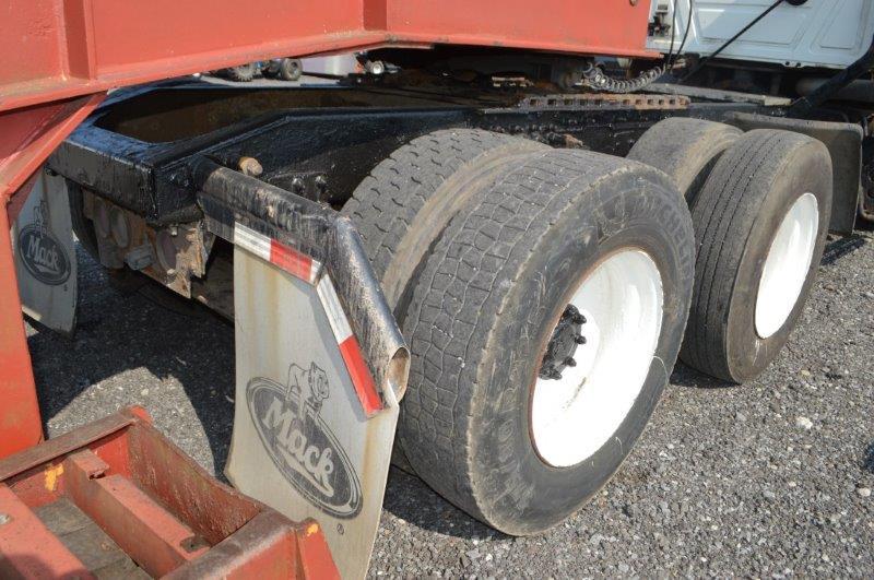 '04 Mack Vision CX613 semi tractor w/ 357,025 miles, Eaton Fuller 10 speed trans, 427 Mack motor, VI