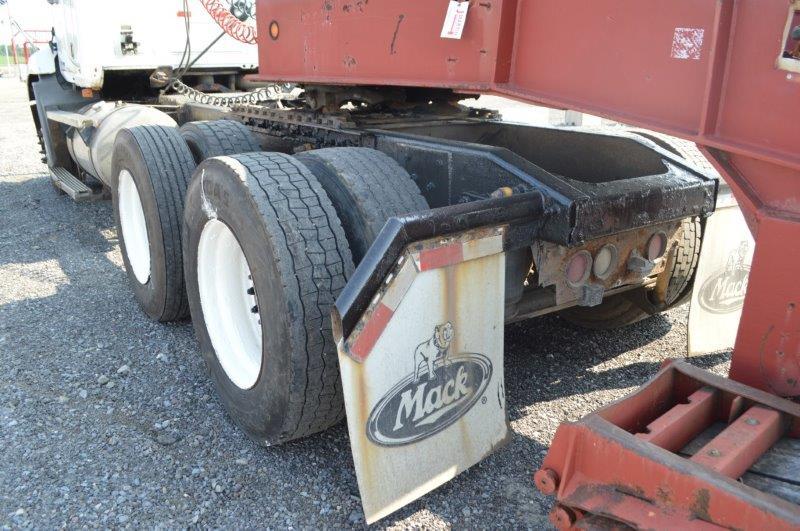'04 Mack Vision CX613 semi tractor w/ 357,025 miles, Eaton Fuller 10 speed trans, 427 Mack motor, VI