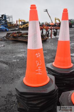 25 traffic cones (x25)