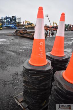 25 traffic cones (x25)