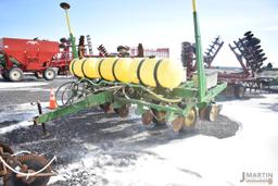 JD 7000 6 row planter