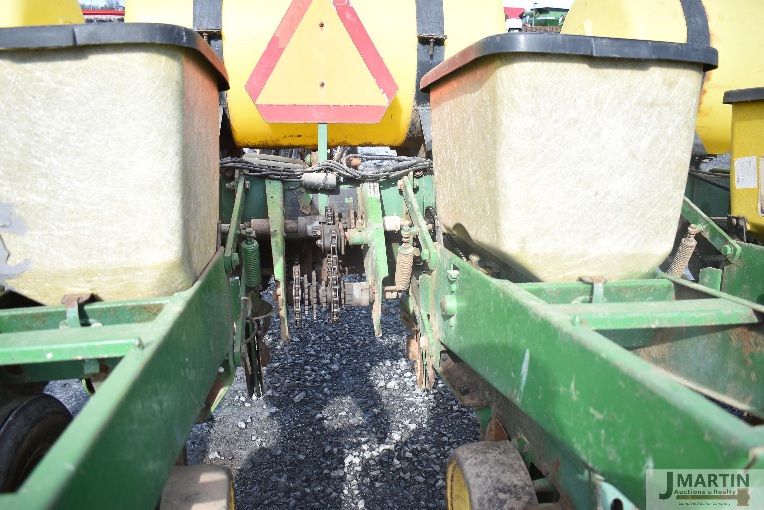 JD 7000 6 row planter
