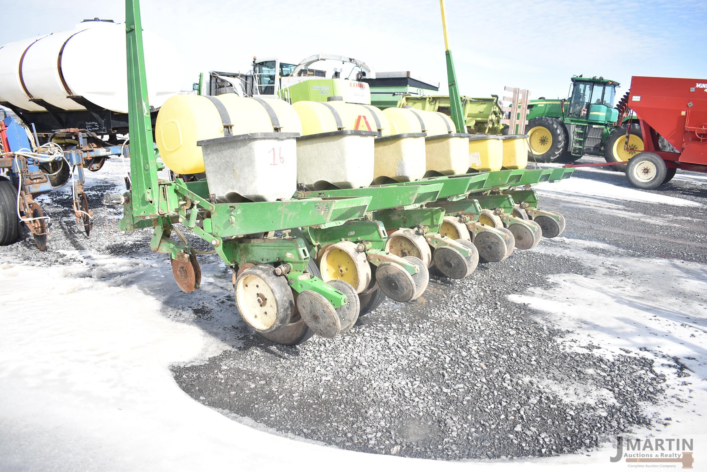 JD 7000 6 row planter
