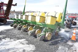 JD 7000 6 row planter