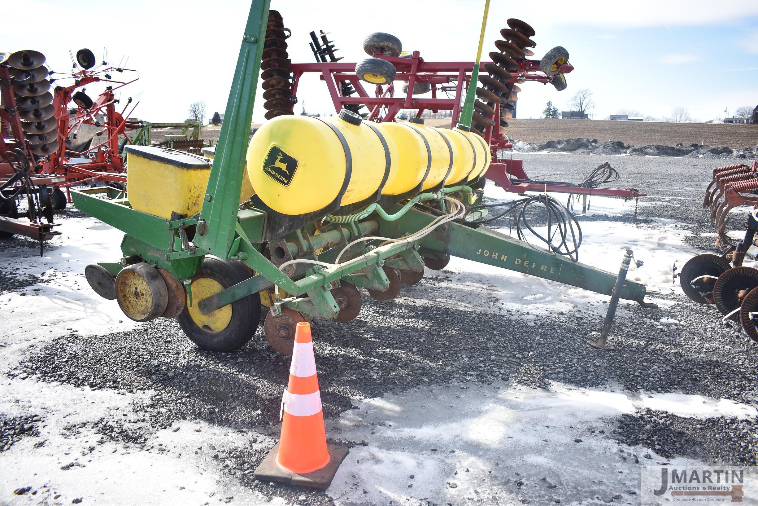 JD 7000 6 row planter
