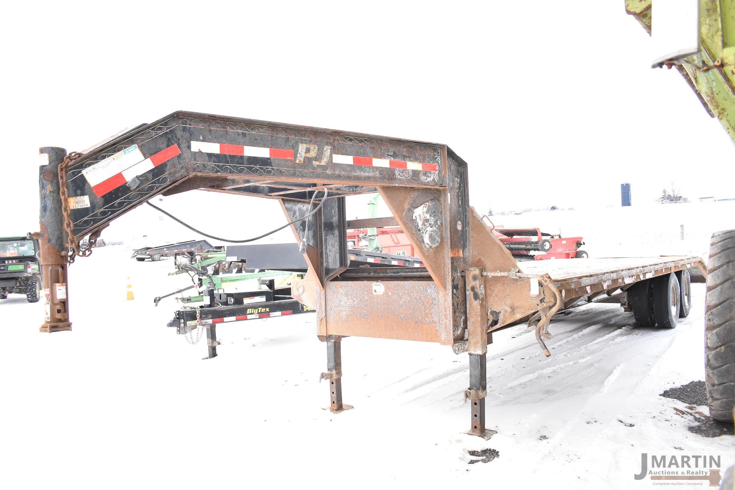 2012 PJ 22' equipment trailer