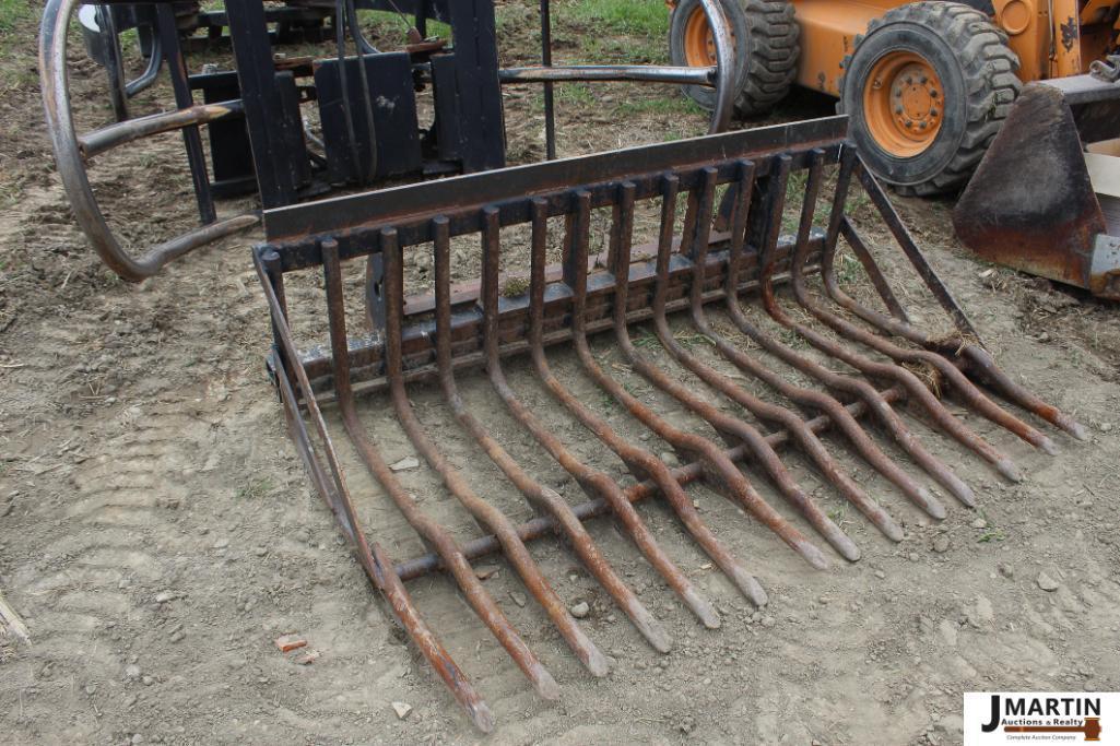Skid mount rock bucket
