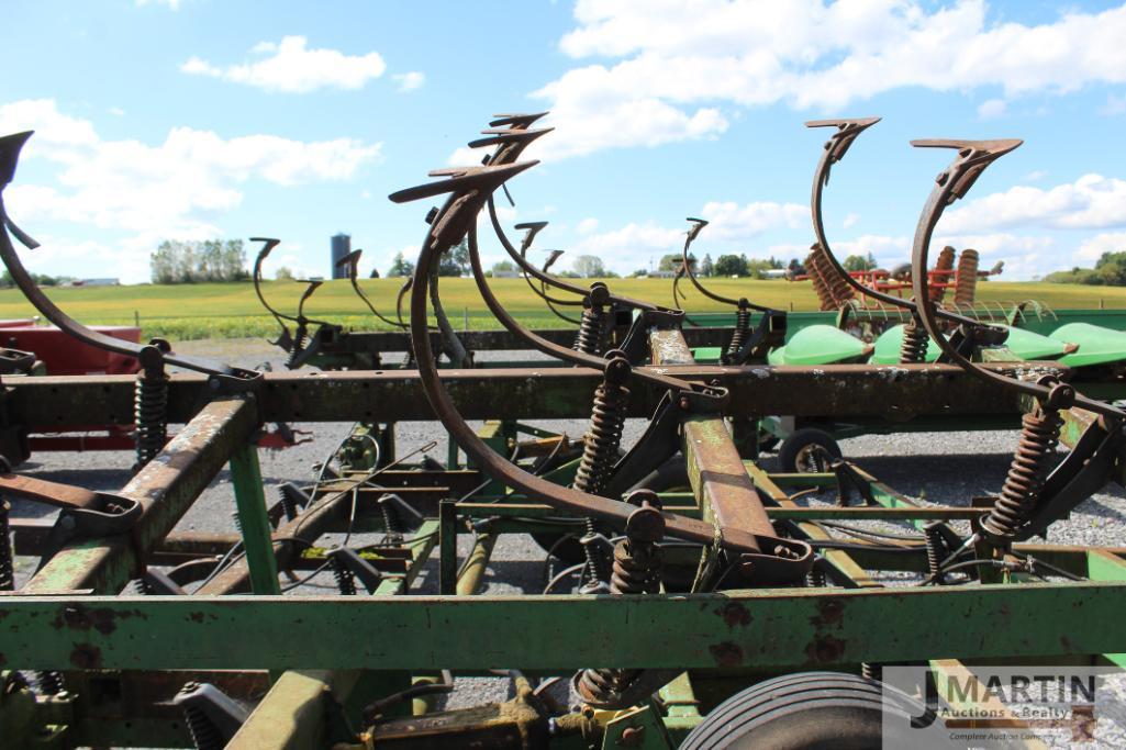 JD 960 24' field cultivator