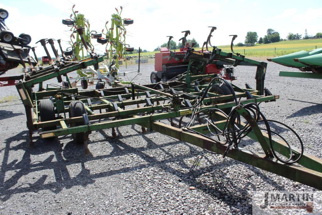 JD 960 24' field cultivator