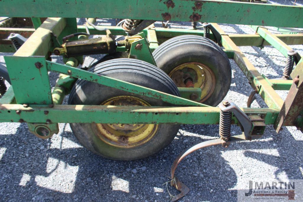 JD 960 24' field cultivator