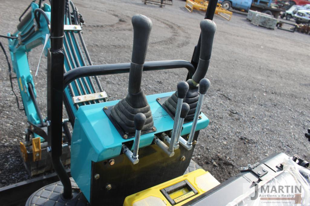 2023 QH12 Mini-excavator w/rubber tracks, thumb,gas (new)