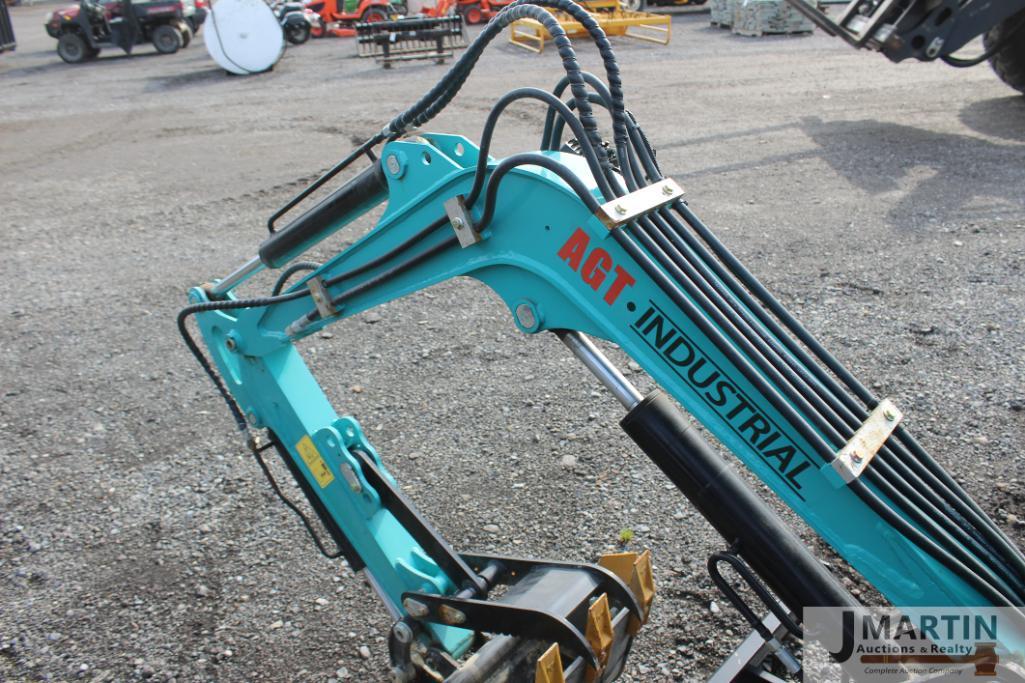 2023 QH12 Mini-excavator w/rubber tracks, thumb,gas (new)