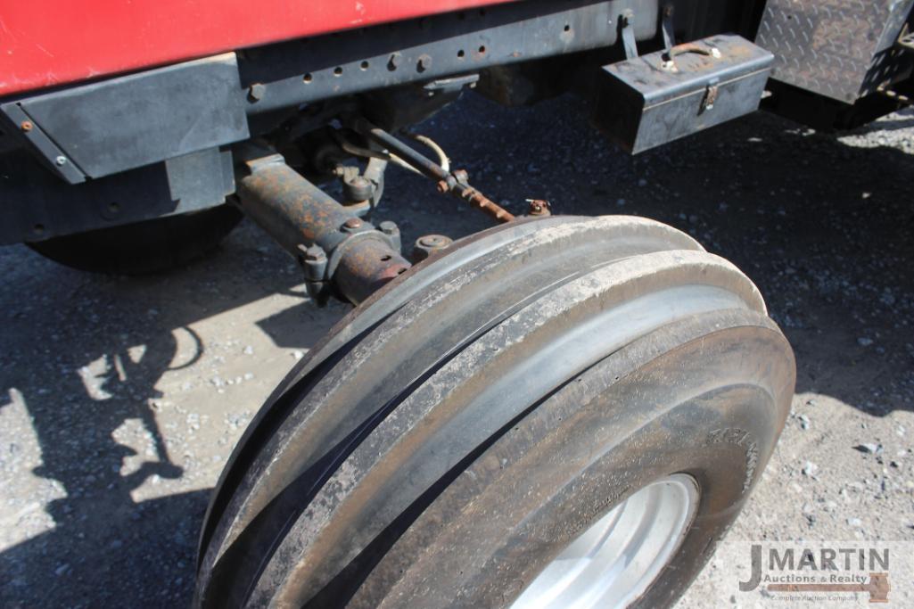 IH 5488 tractor