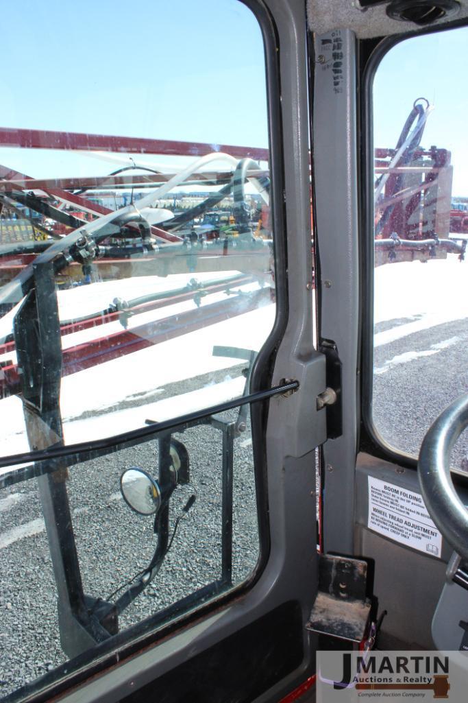 CIH Partiot SPX3185 self propelled sprayer