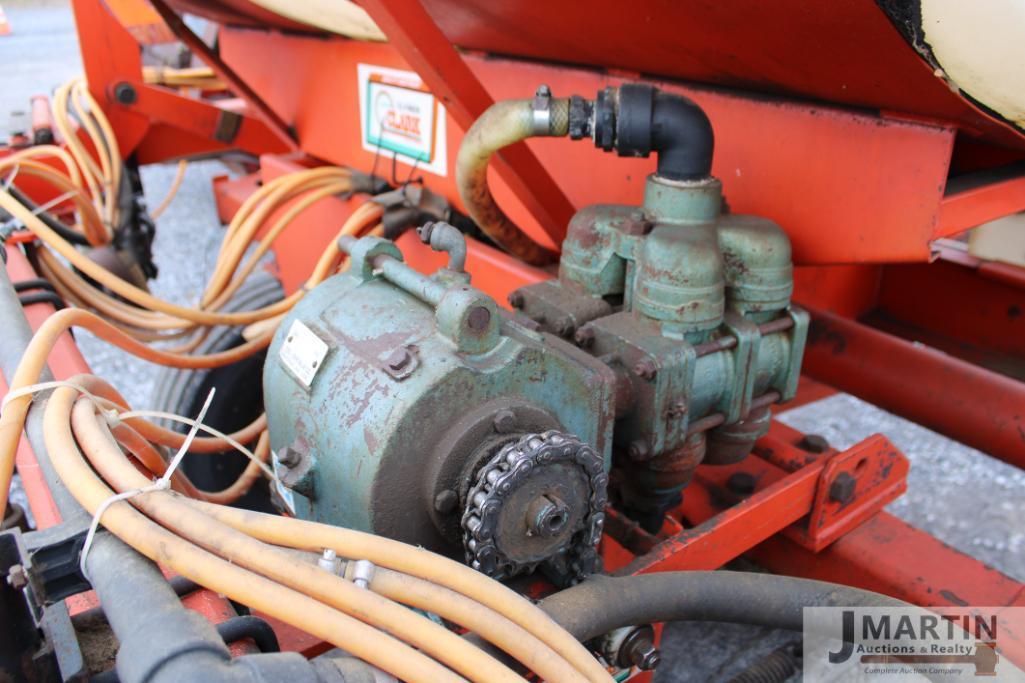 Clark nitrogen applicator