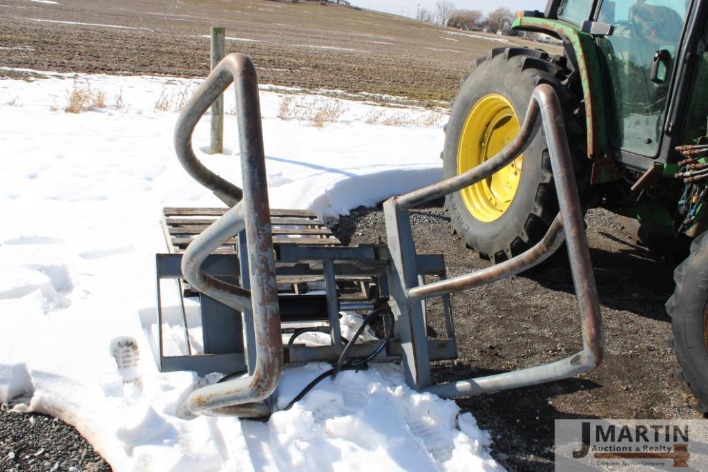 Skid mount bale squeezer
