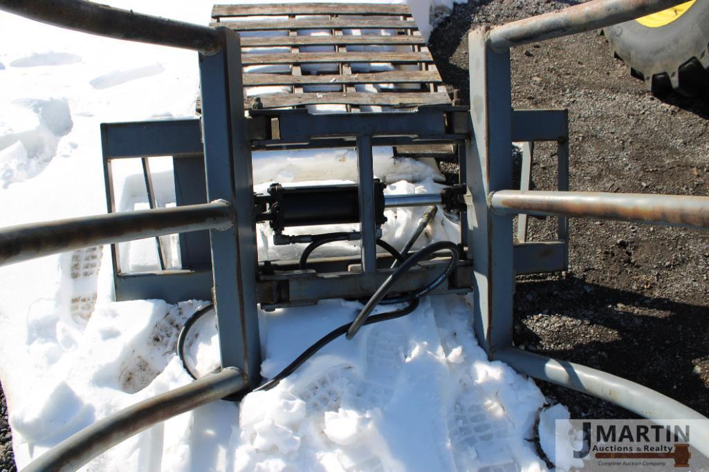 Skid mount bale squeezer