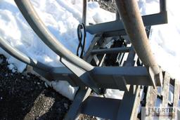 Skid mount bale squeezer