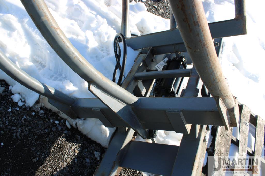Skid mount bale squeezer