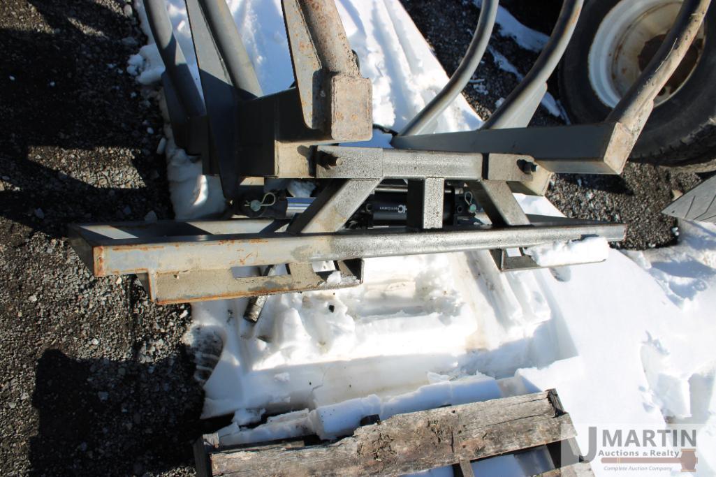 Skid mount bale squeezer