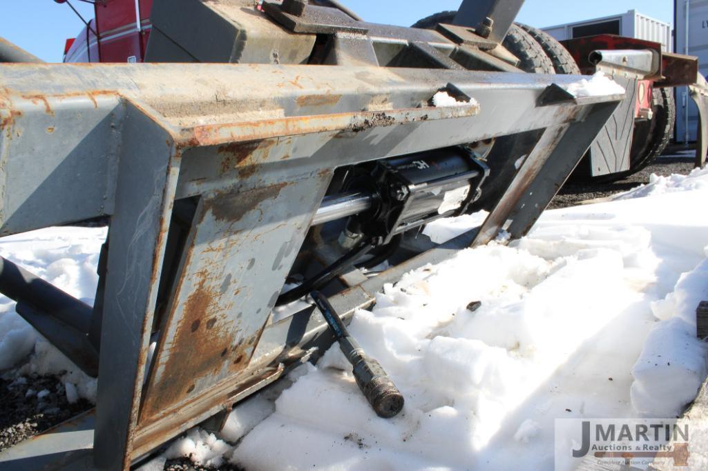 Skid mount bale squeezer