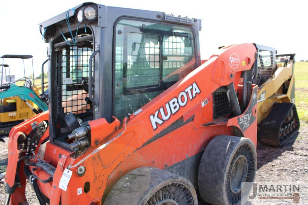 Kubota SSV75 skid loader