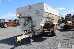 Kuhn 4052 Botex mixer wagon