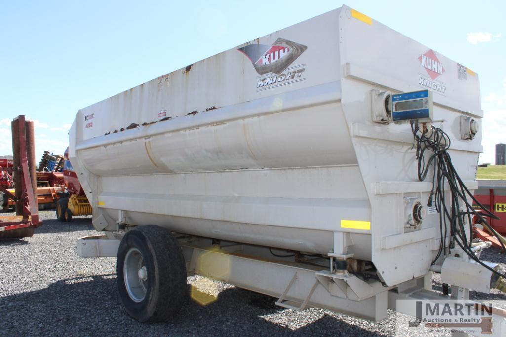 Kuhn 4052 Botex mixer wagon