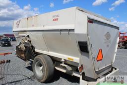 Kuhn 4052 Botex mixer wagon