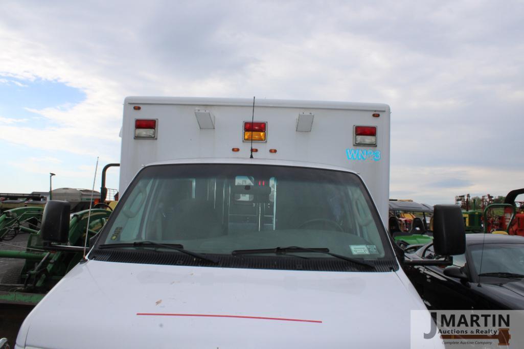 2003 Ford EL450 ambulance