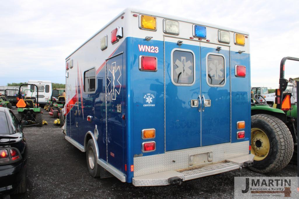 2003 Ford EL450 ambulance
